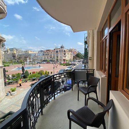 Cozy Studio On Europe Square Batumi Bagian luar foto