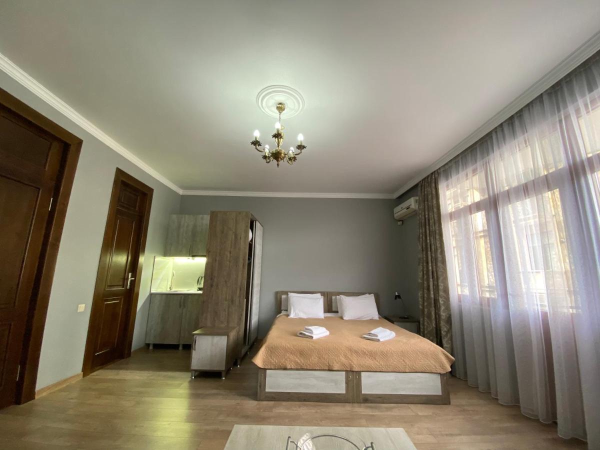 Cozy Studio On Europe Square Batumi Bagian luar foto