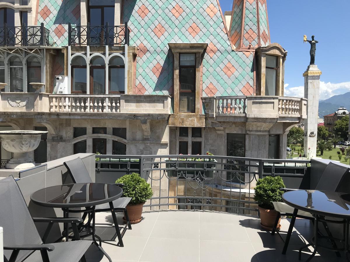 Cozy Studio On Europe Square Batumi Bagian luar foto
