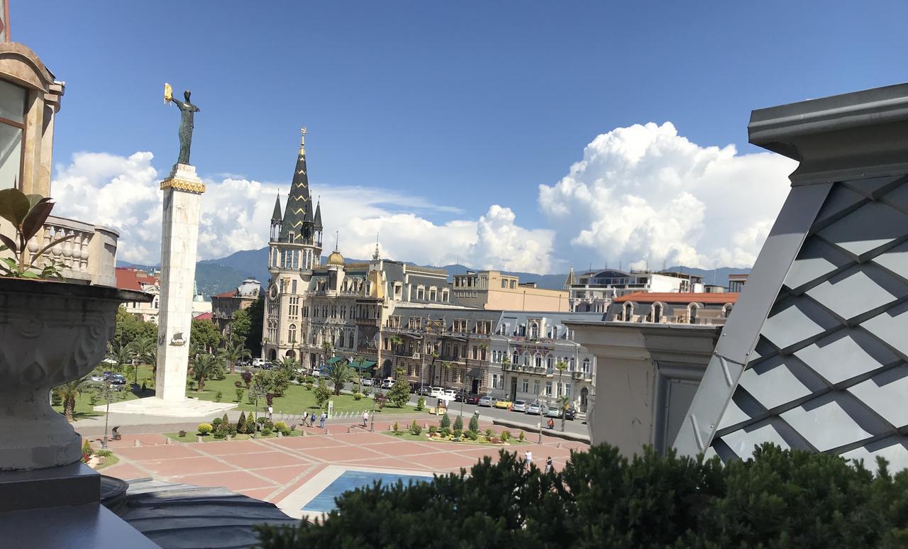 Cozy Studio On Europe Square Batumi Bagian luar foto