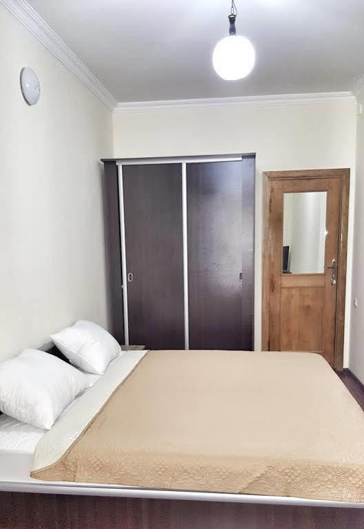 Cozy Studio On Europe Square Batumi Bagian luar foto
